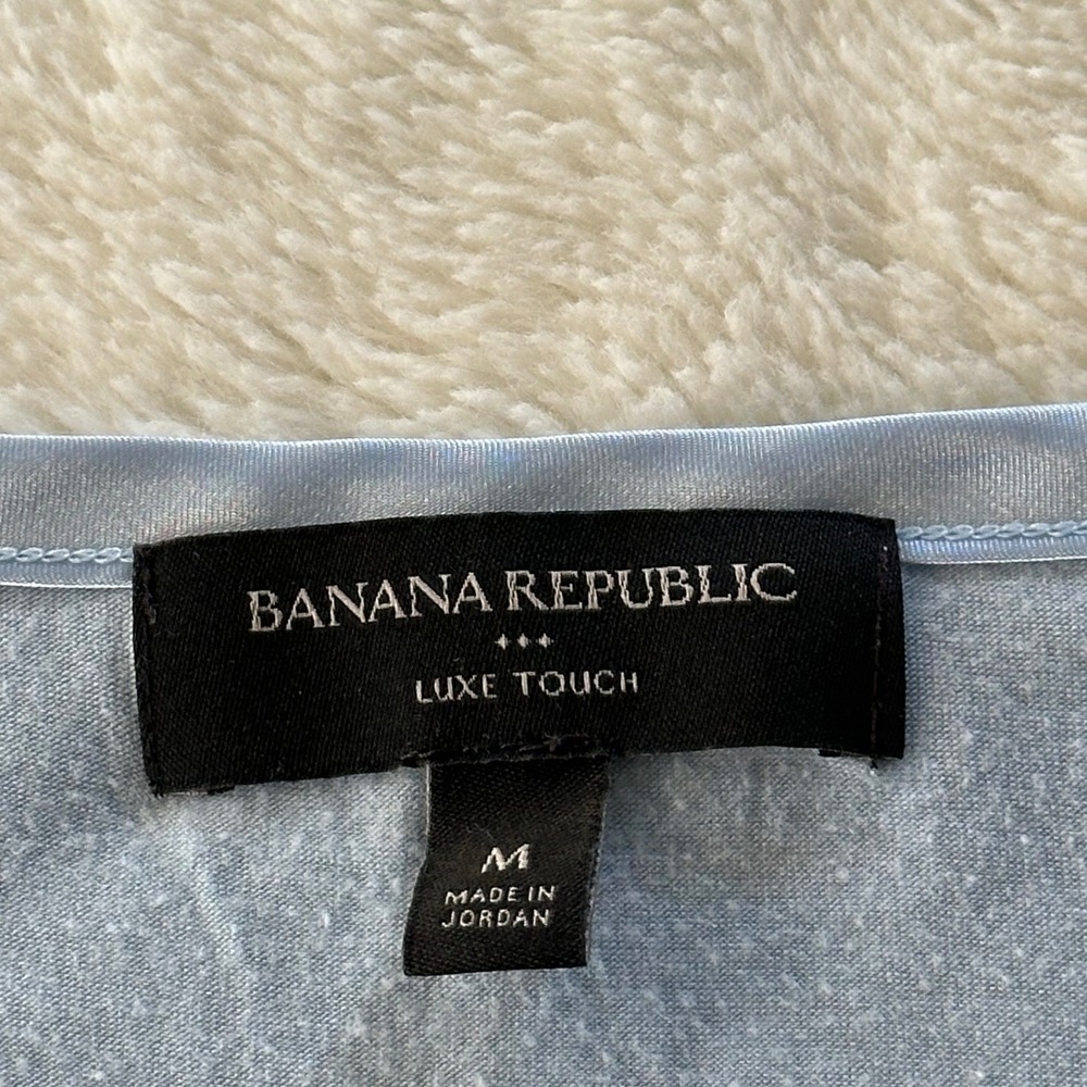 Banana Republic Luxe Touch Tank Top Light Blue Scoop Neck Satin Trim Womens M - Picture 2 of 6